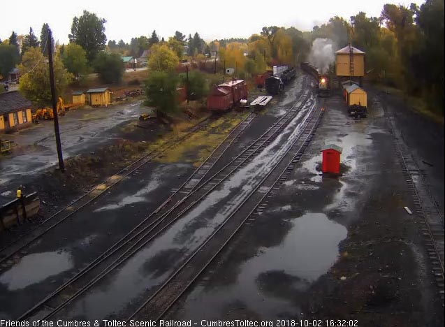 2018-10-02 The 489 is passing the tank as the parlor enters the yard.jpg