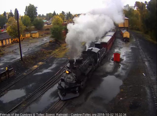 2018-10-02 The 489 comes between the puddles as it reaches the tipple.jpg