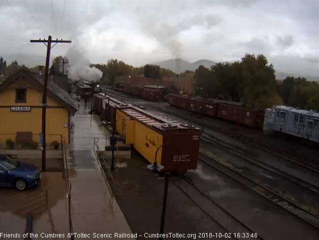 2018-10-02 The 489 passes the display cars as it approaches the depot.jpg