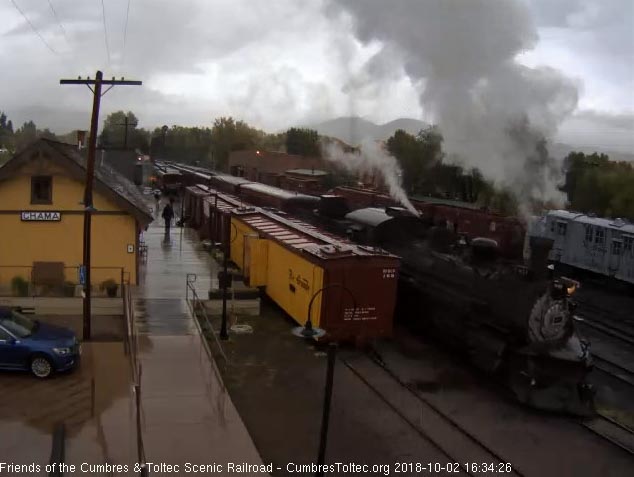 2018-10-02 The 489 passes the depot and the cleaning crew must be staying under cover.jpg