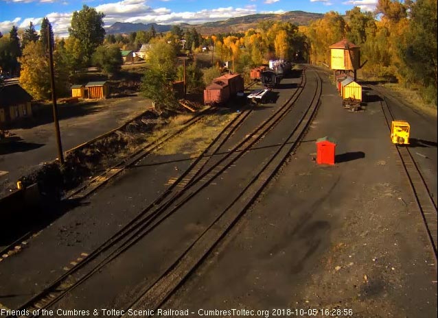 2018-10-05 The headlight of 489 shines out as it brings an 11 car train 215 into Chama.jpg