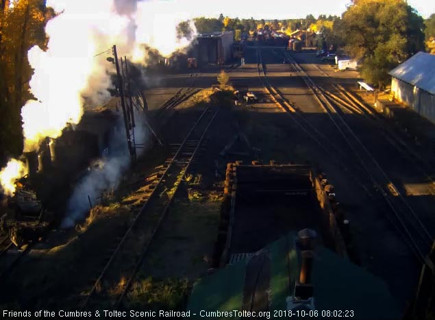 2018-10-05 The 463 is moving over the pit so the hostlers can clean the fire.jpg