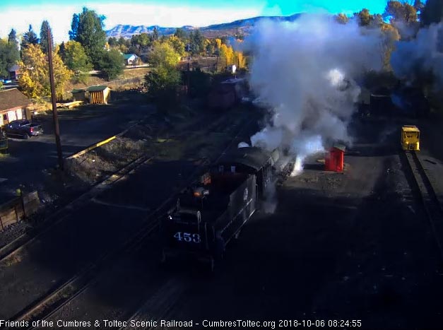 2018-10-06 The 463 is backing toward the coal dock lead as 484 moves to the tank.jpg