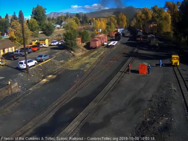 2018-10-06 The parlor Colorado is passing the tank as the locomotives are into the curve.jpg