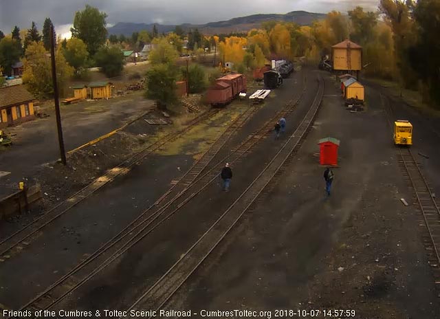 2018-10-07 Students walk toward where the 484 is parked at the north end of the house lead.jpg