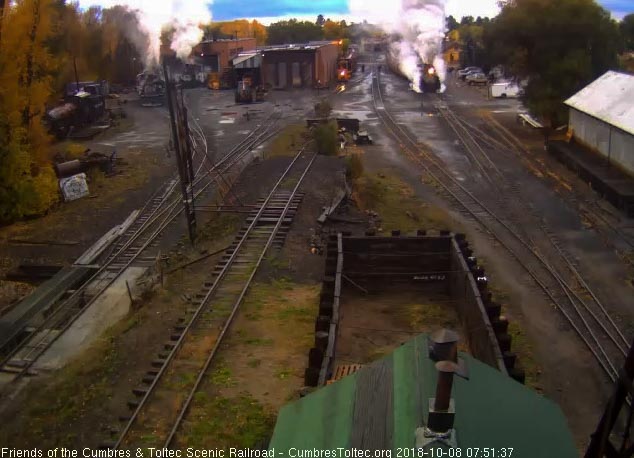 2018-10-08 The 484 gets the student freight underway out of south yard.jpg