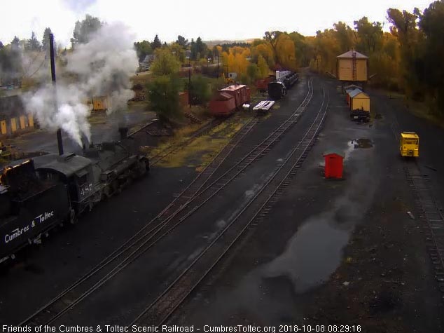 2018-10-08 Meanwhile back in cold and rainy Chama, 487 has coal add to its bunker.jpg