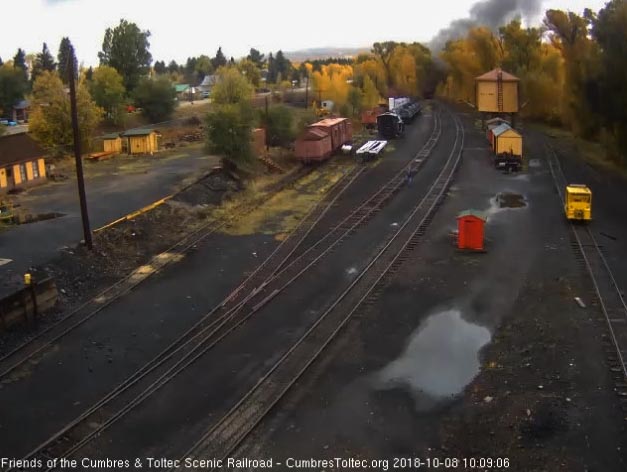 2018-10-08 The last cars are out of the yard and entering the curve.jpg