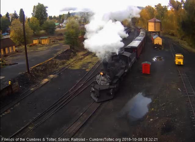 2018-10-08 The 489 is up to the tipple as the entire train is  now in the yard.jpg