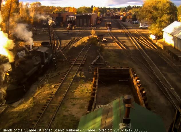 2018-10-17 With the low sun shining on its exhaust, 487 moves over the pit.jpg