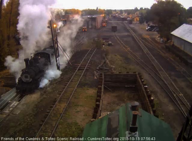 2018-10-18 The 463 is almost completely bathed in steam as it approaches the pit.jpg