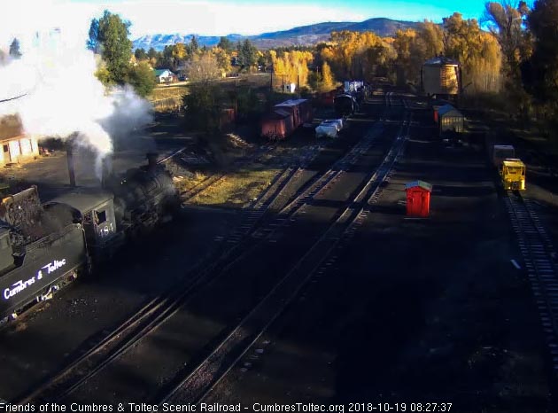 2018-10-19 The hostler on the loader dumps a bucket of coal into the bunker of 484.jpg