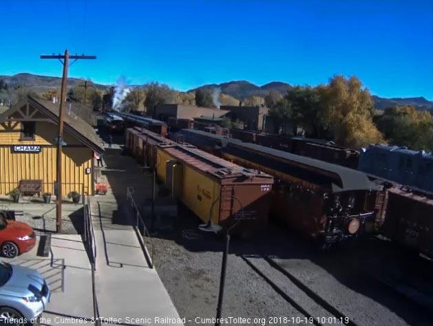 2018-10-19 After a minute, the locomotive crew acknowledge and he boards the parlor.jpg