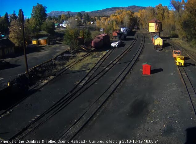 2018-10-19 The 463 leads a 9 car train 215 into Chama.jpg