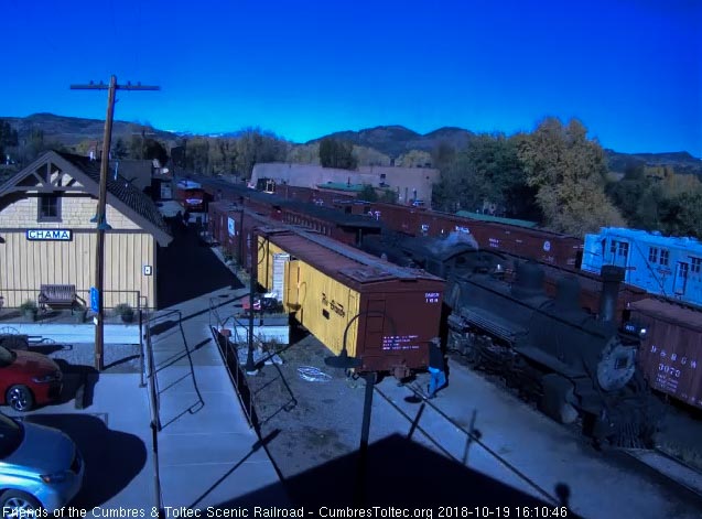 2018-10-19 The 463 passes the depot as it slows.jpg