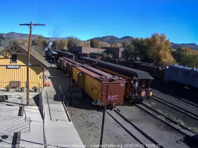 2018-10-21 The conductor is now on the parlor as the last 216 of 2018 starts to move out of Chama.jpg