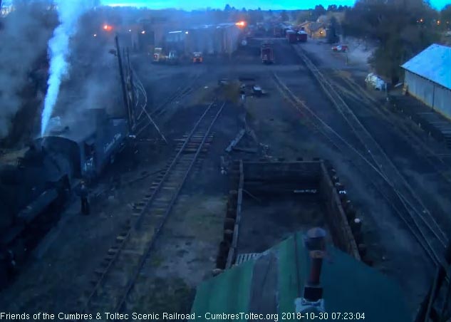 2018-10-30 The hostlers have got the 487 out at the pit cleaning its fire before it heads east.jpg