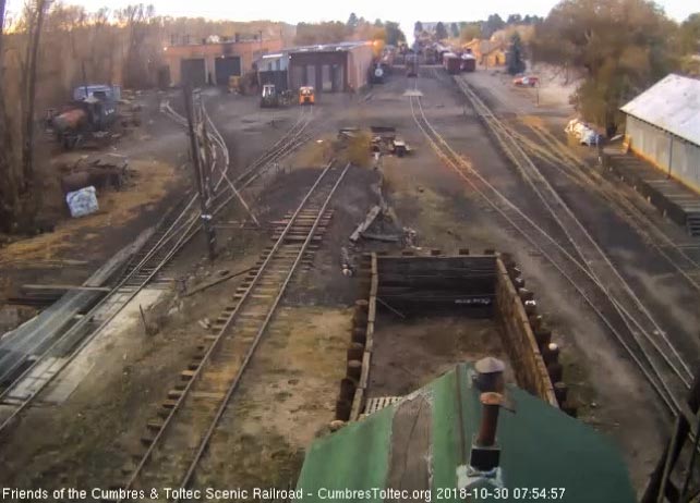 2018-10-30 Now headed to the south end of the yard to get the hoppers loaded with ballast.jpg