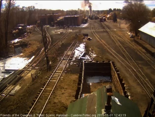 2018-11-01 The 487 shoves the second run back through south yard after filling the hoppers.jpg