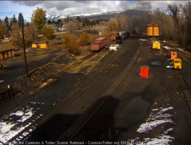 2018-11-01 Out of the yard as the caboose enters the curve.jpg