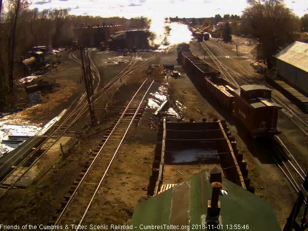 2018-11-01 The train is in the connector as it heads to the south end of the yard.jpg