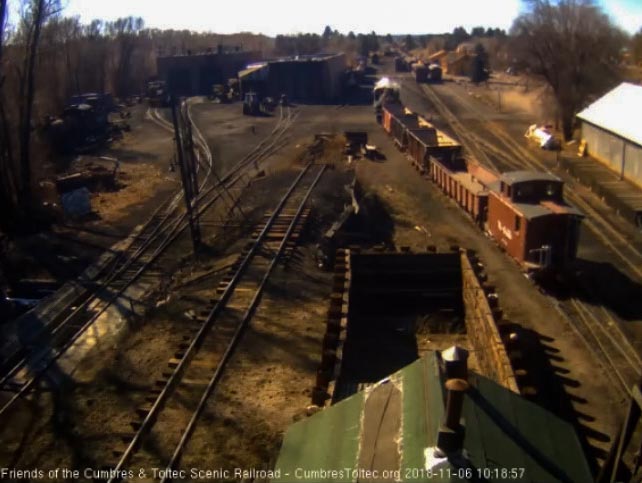 2018-11-06 The train is in the connector as it heads to the wye.jpg