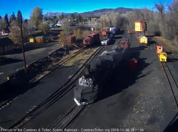 2018-11-06 As it nears the tipple, we see that they left the 3 hoppers at Cumbres.jpg