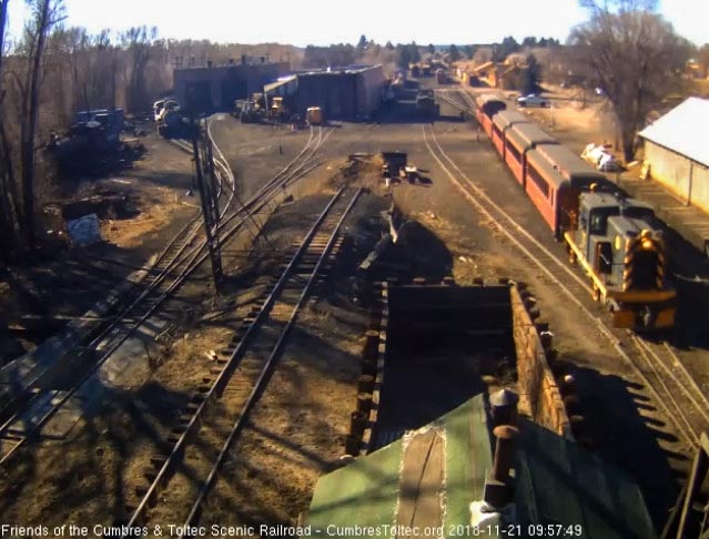 2018-11-21 Goes into south yard with the consist and comes out with another car coupled behind the open gon.jpg