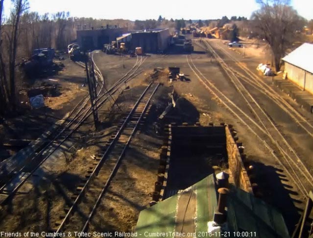 2018-11-21 The 15 now shoves these cars back in front of the depot.jpg