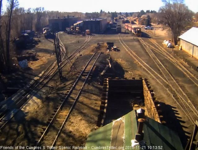 2018-11-21 The 15 goes back into south yard and comes out with 3 more coaches.jpg