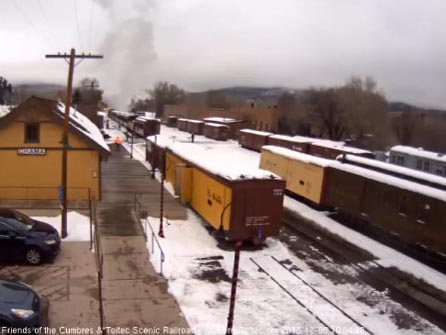2018-12-08 Train 1 pulls away from the Chama depot.jpg
