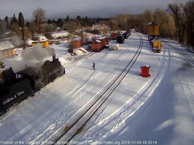 2018-12-09 The loader dumps coal into the bunker of 487.jpg