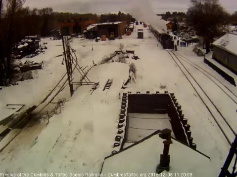 2018-12-08 The riders and onlookers crowd around the train between runs.jpg