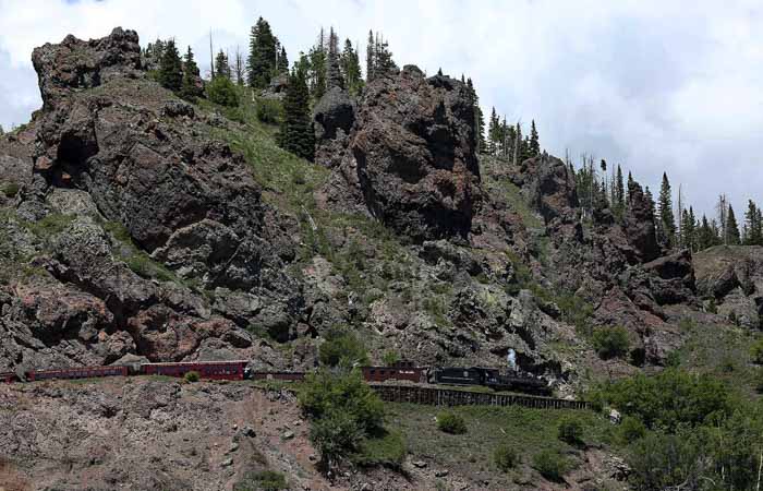 2019.06.29 The 463 takes the wedding train around Windy Point (1 of 1).jpg