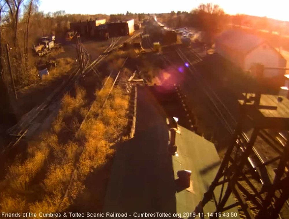 2019.11.14 Once the 463 has pulled ahead, the speeder passes on the bypass track (1 of 1).jpg