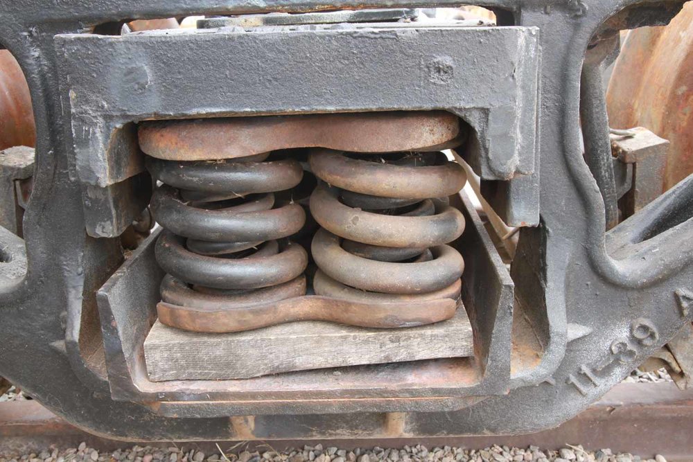 t A nice shot of the springs in place on one of the rebuilt trucks (1 of 1).jpg