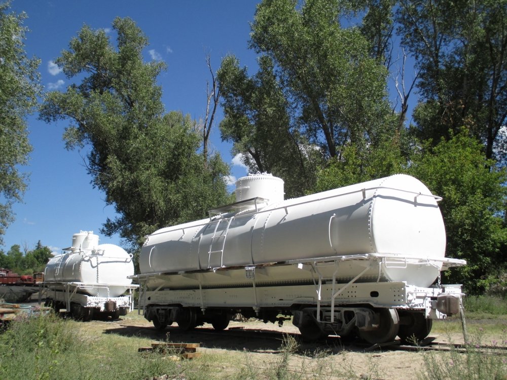 2 cars compl.jpg
