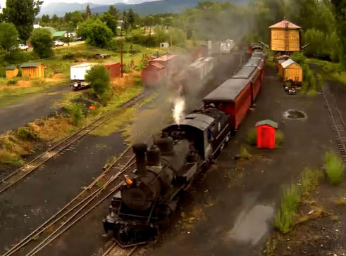 463 brings 215 into Chama with an 8 car train 7.9.15.jpg