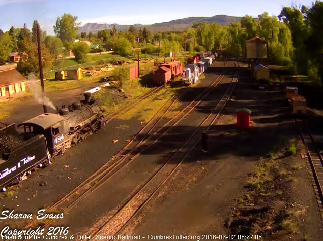 6.2.16 The loader fills the coal bunker on 484 (1 of 1).jpg