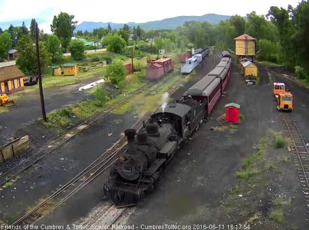 6.11.16 463 is finally back in Chama with a 7 car 215.jpg