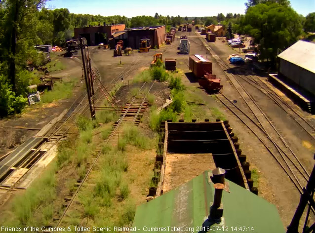 7.12.16 The 487 now moves both locomotives onto the east house lead and stops.jpg