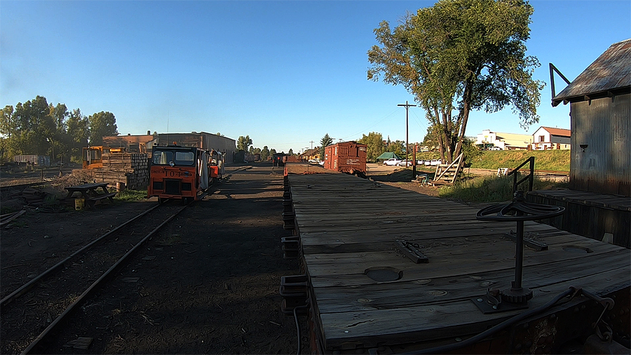 10-25-22locomotive484lookingback.jpg